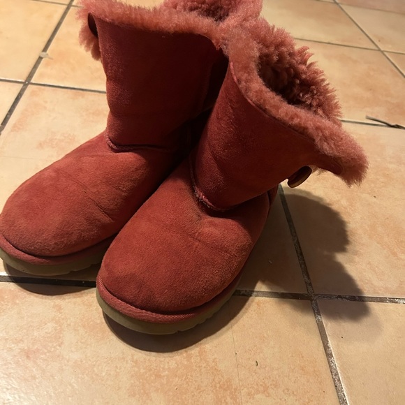 Red Ugg boots w/button size 4 - Picture 3 of 3
